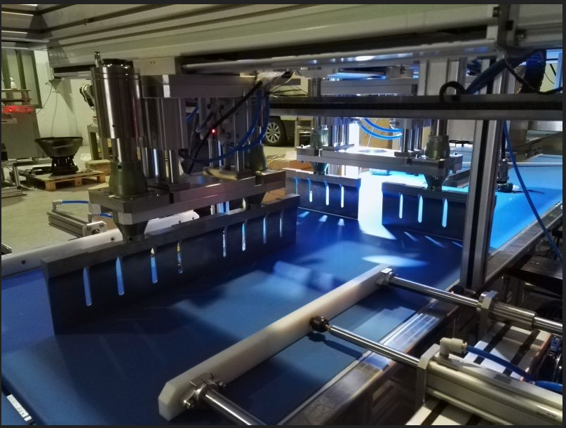 Taglio del formaggio ad ultrasuoni - Ultrasogica e la robotica combinata